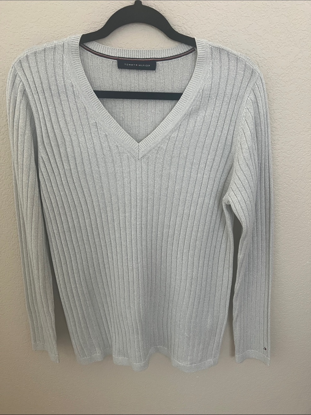 Tommy Hilfiger Light Gray Silver Ribbed V-Neck Sweater Large